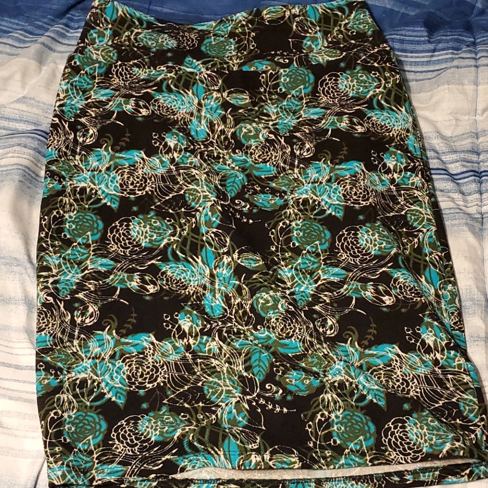 Lularoe Cassie skirt size medium.